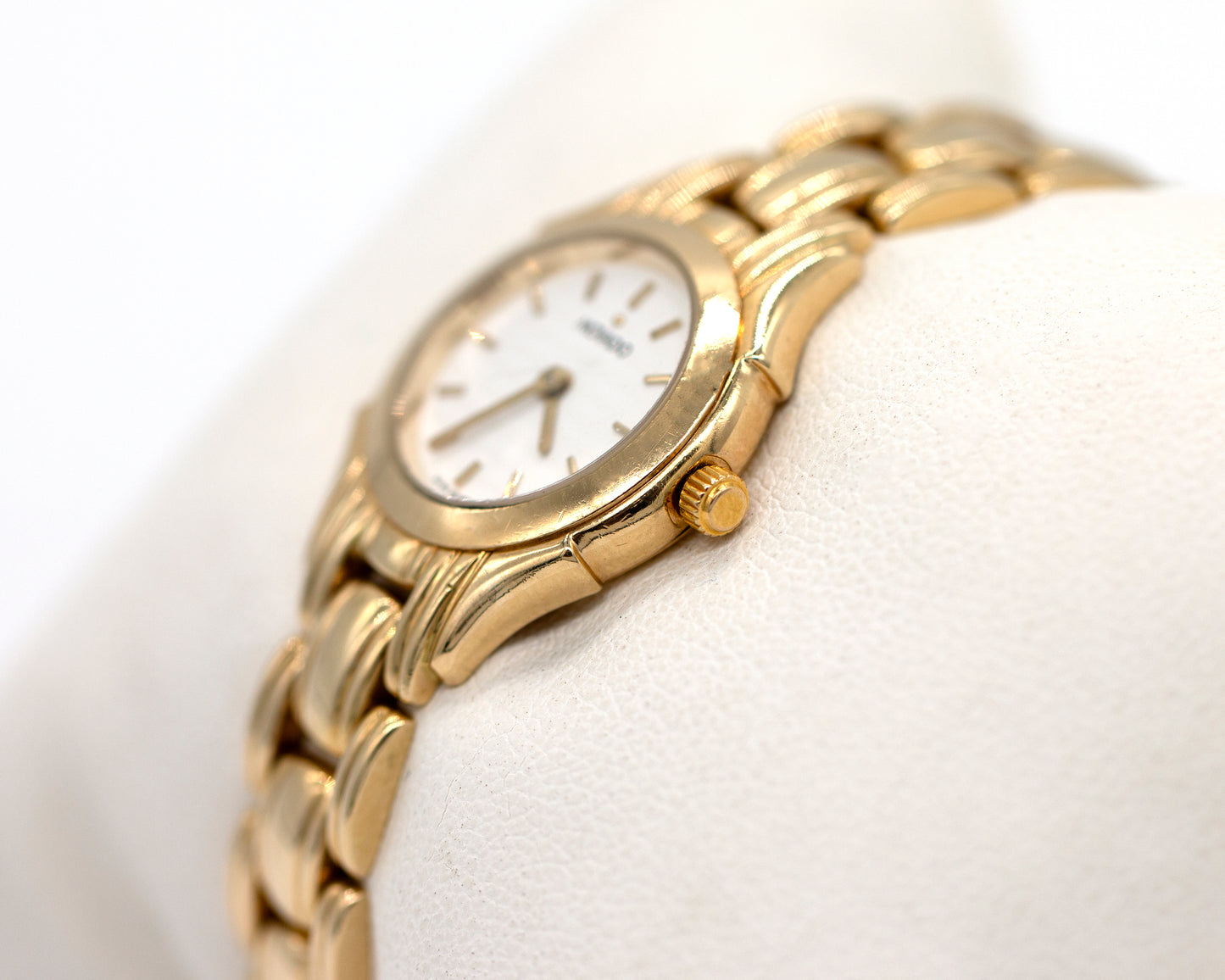 14KY Movado White Dial Ribbed Ladies Watch