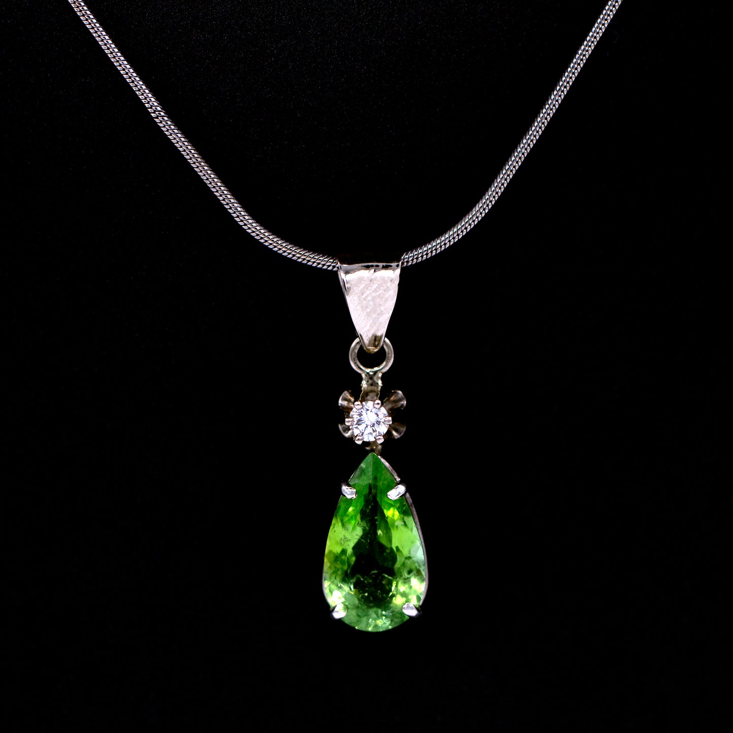 14KW Gold 1.60ct Neon Green Paraiba Tourmaline .08ct Diamond Snake Link Necklace