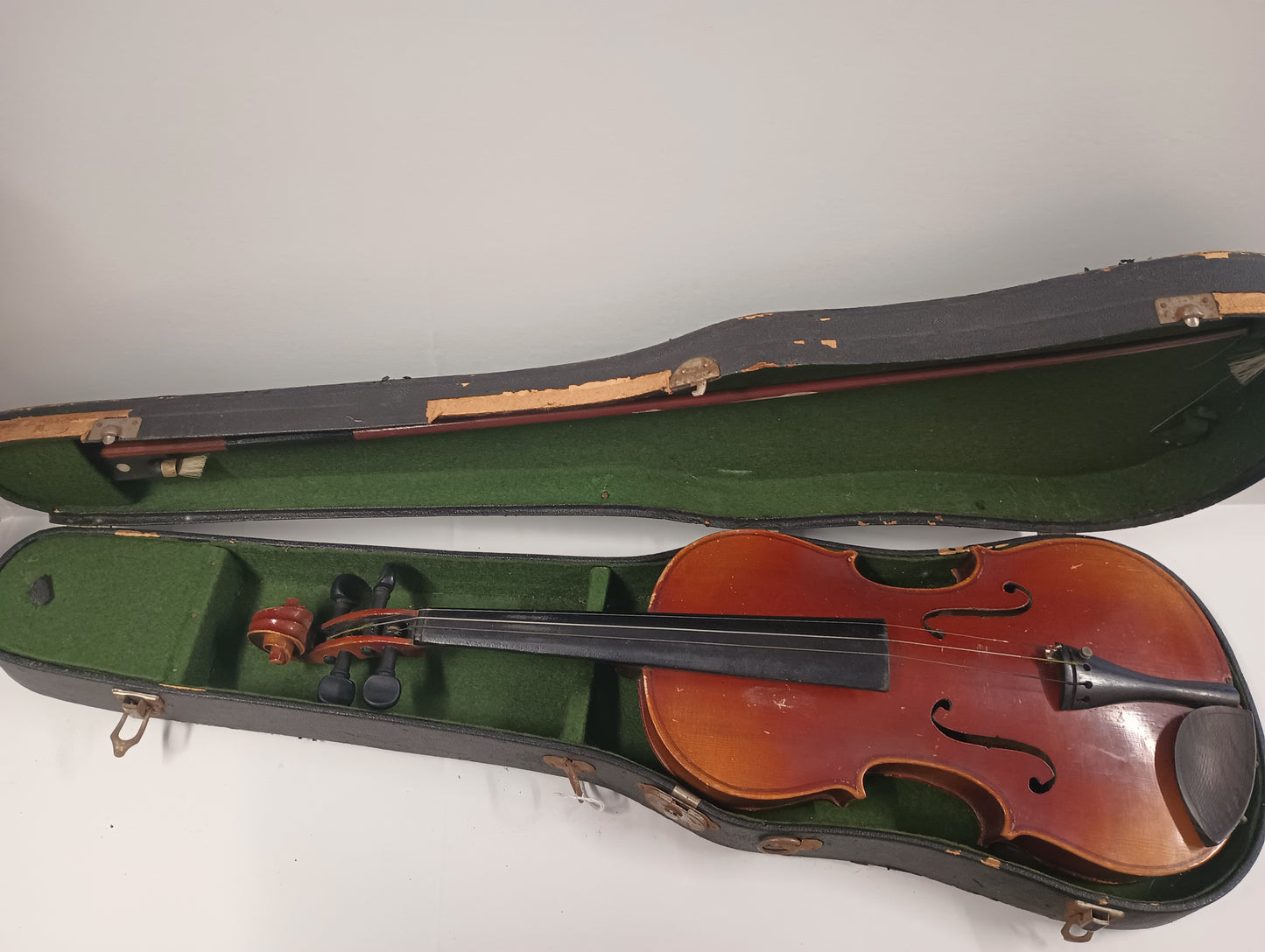 Antique Copy of Antonius Stradivarius Violin w/Case